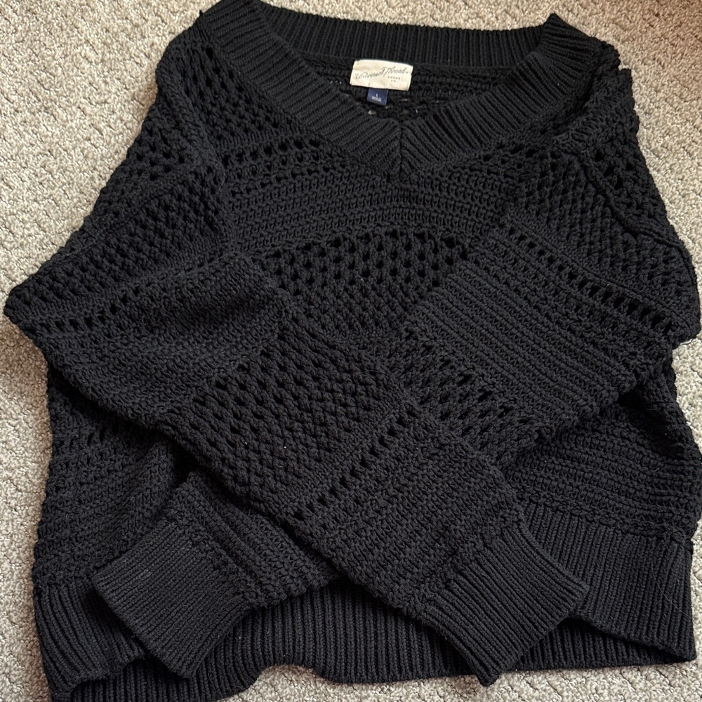 Universal Thread Black V-Neck Sweater